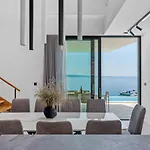 Seafront Nina With 5 En-suite Bedrooms 别墅