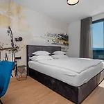 Seafront Nina With 5 En-suite Bedrooms 奥米什
