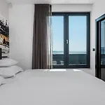 Seafront Nina With 5 En-suite Bedrooms