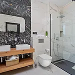 Seafront Nina With 5 En-suite Bedrooms 别墅