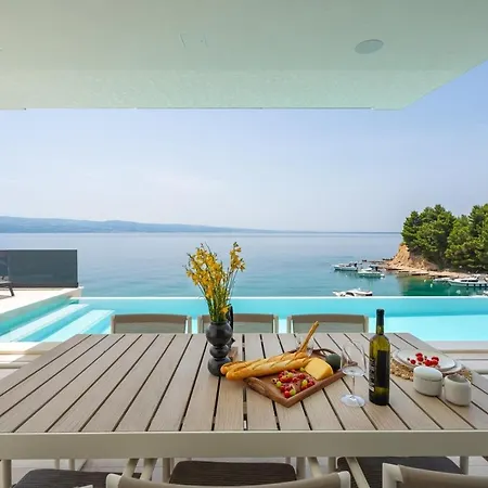 Seafront Nina With 5 En-suite Bedrooms