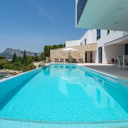 Villa Seafront Nina With 5 En-suite Bedrooms Omiš