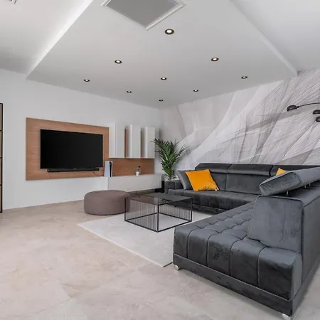 Seafront Nina With 5 En-suite Bedrooms Villa