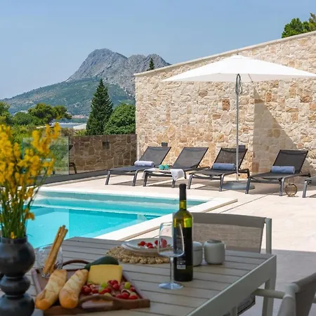 Villa Seafront Nina With 5 En-suite Bedrooms *