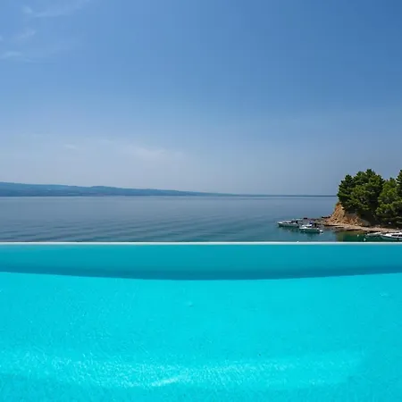 Villa Seafront Nina With 5 En-suite Bedrooms Omiš
