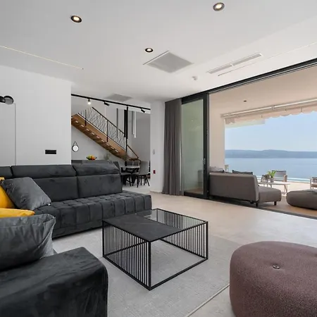 Seafront Nina With 5 En-suite Bedrooms