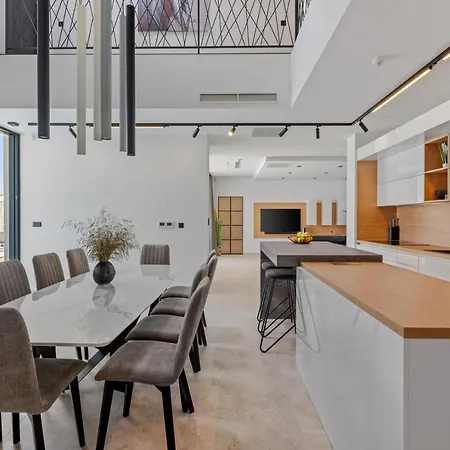 Seafront Nina With 5 En-suite Bedrooms * Omiš