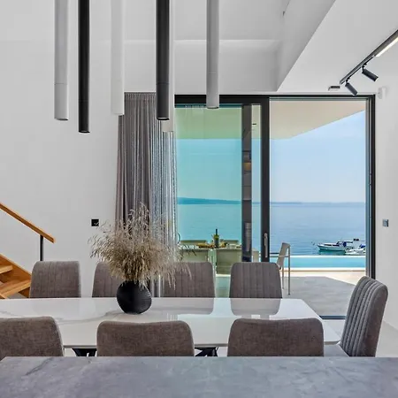 Seafront Nina With 5 En-suite Bedrooms Villa