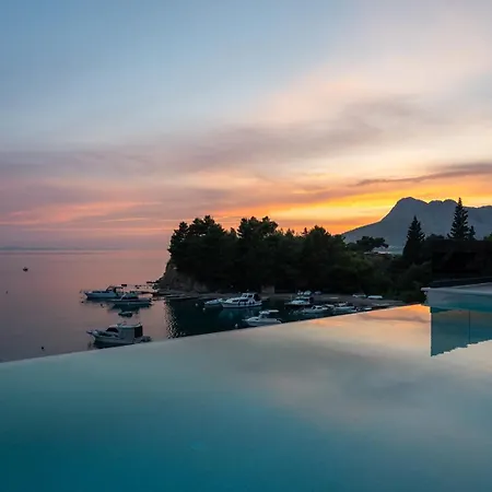 Seafront Nina With 5 En-suite Bedrooms Villa