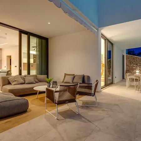 Seafront Nina With 5 En-suite Bedrooms Villa *