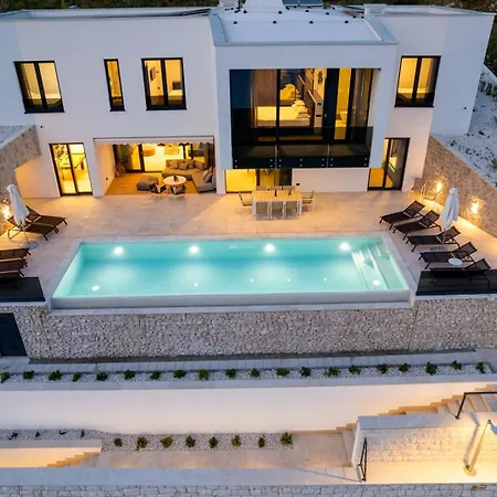 Seafront Nina With 5 En-suite Bedrooms * Omiš