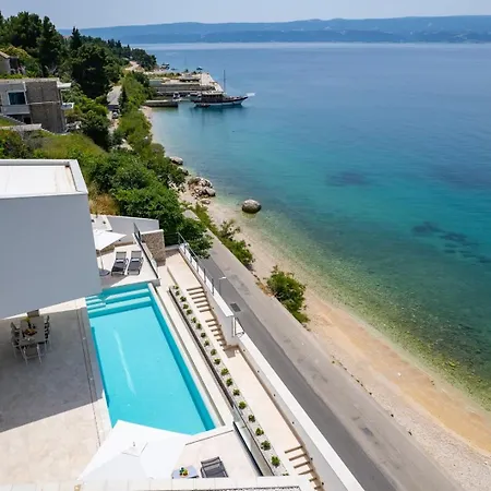 Seafront Nina With 5 En-suite Bedrooms Villa *
