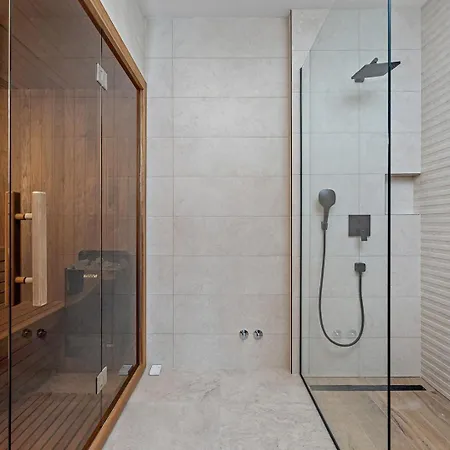 Villa Seafront Nina With 5 En-suite Bedrooms Omiš