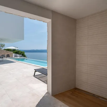Villa Seafront Nina With 5 En-suite Bedrooms *