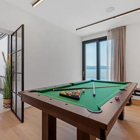 Villa Seafront Nina With 5 En-suite Bedrooms
