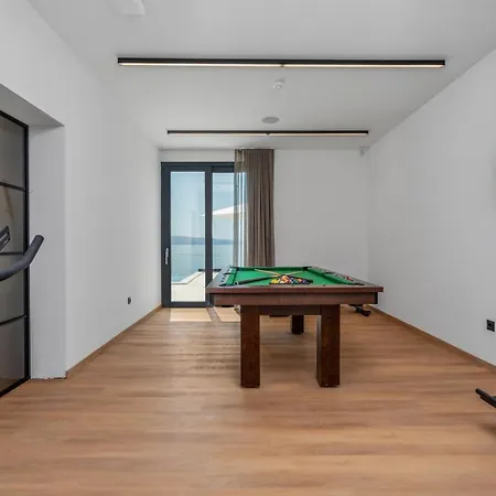Seafront Nina With 5 En-suite Bedrooms Villa Omiš