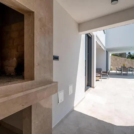 Seafront Nina With 5 En-suite Bedrooms Omiš