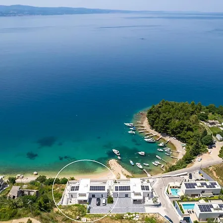 Seafront Nina With 5 En-suite Bedrooms Villa *