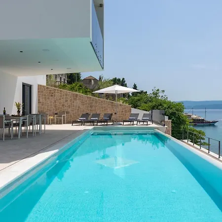 Seafront Nina With 5 En-suite Bedrooms * Omiš
