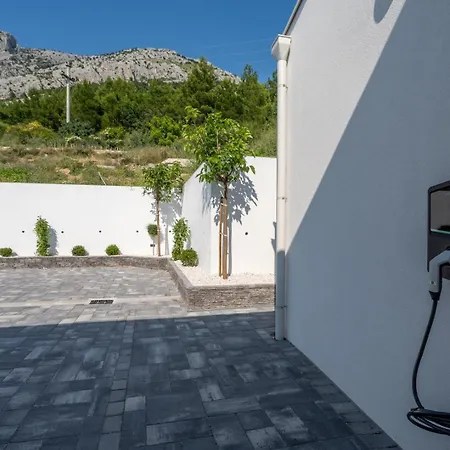 Seafront Nina With 5 En-suite Bedrooms