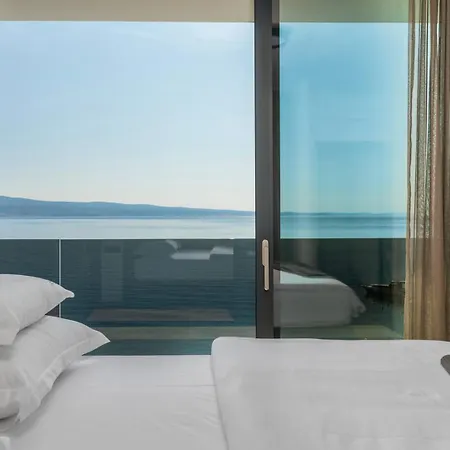 Villa Seafront Nina With 5 En-suite Bedrooms Omiš