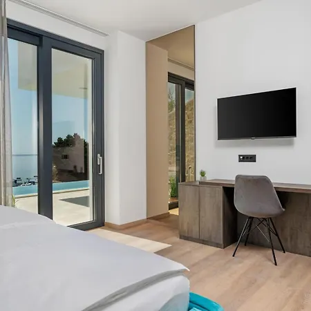 Seafront Nina With 5 En-suite Bedrooms *