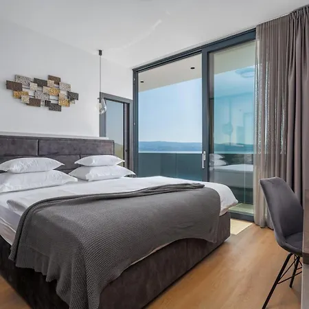 Seafront Nina With 5 En-suite Bedrooms Villa *