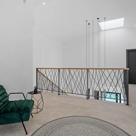 Seafront Nina With 5 En-suite Bedrooms Villa