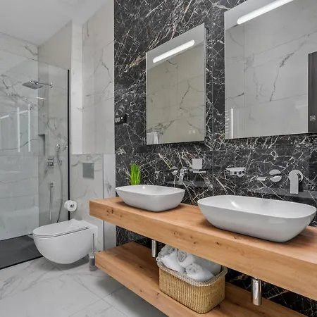 Seafront Nina With 5 En-suite Bedrooms