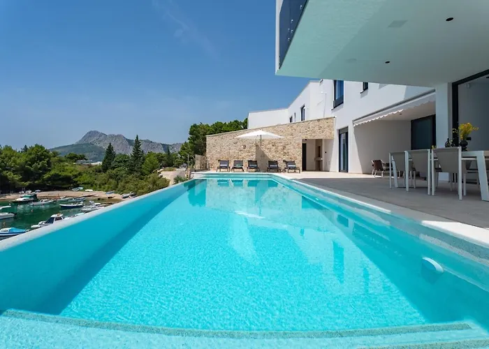 Villa Seafront Nina With 5 En-suite Bedrooms Omiš