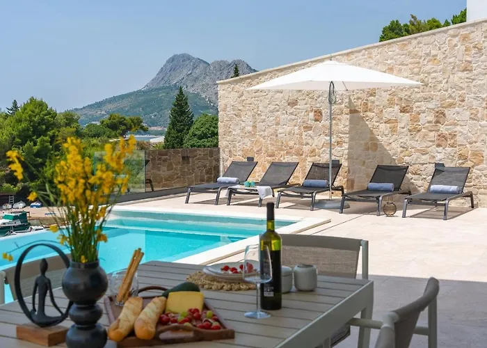 Villa Seafront Nina With 5 En-suite Bedrooms *