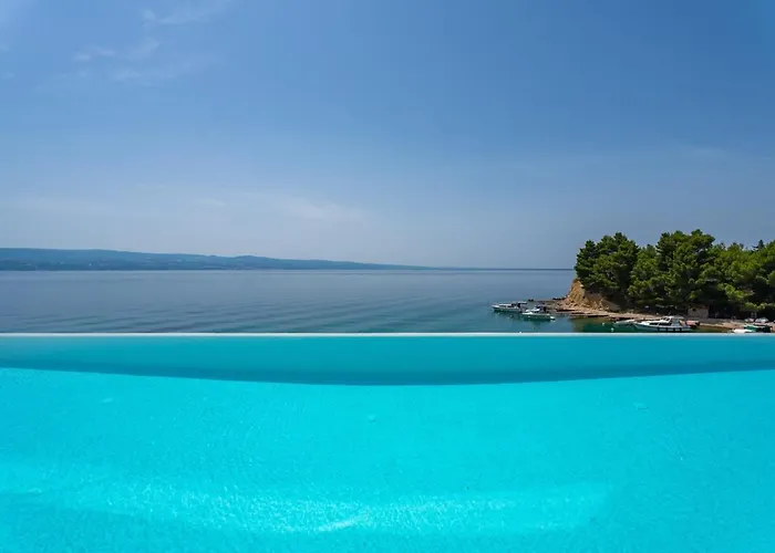 Villa Seafront Nina With 5 En-suite Bedrooms Omiš