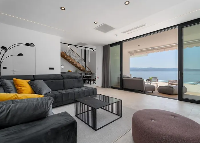 Seafront Nina With 5 En-suite Bedrooms