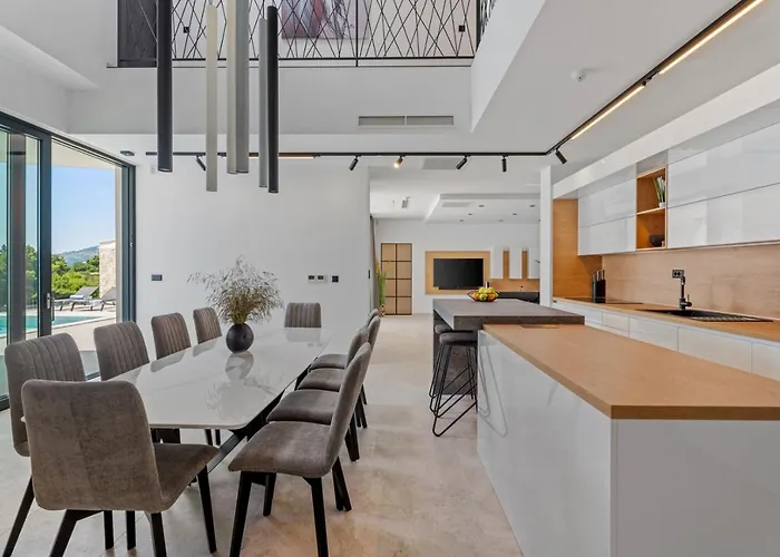 Seafront Nina With 5 En-suite Bedrooms * Omiš