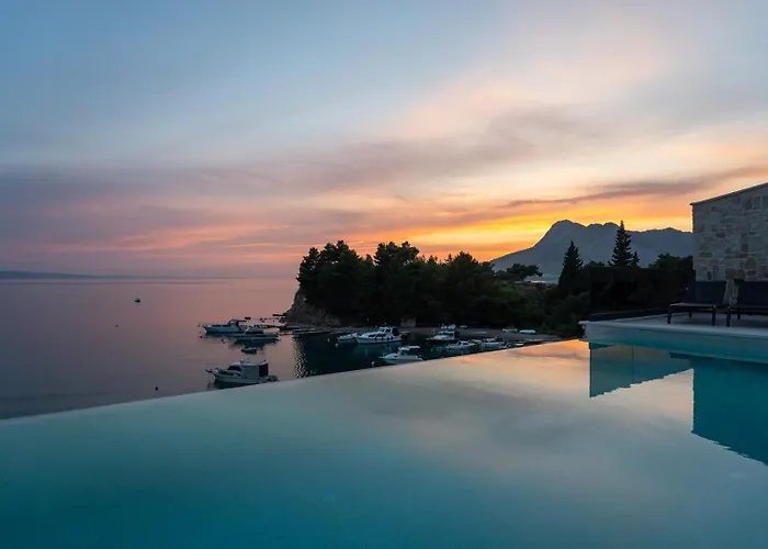 Seafront Nina With 5 En-suite Bedrooms Villa