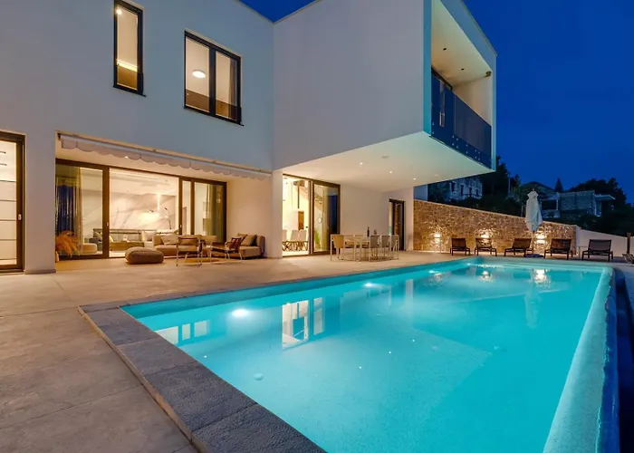 Seafront Nina With 5 En-suite Bedrooms Villa