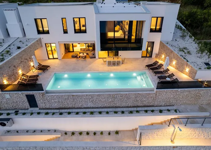 Seafront Nina With 5 En-suite Bedrooms * Omiš