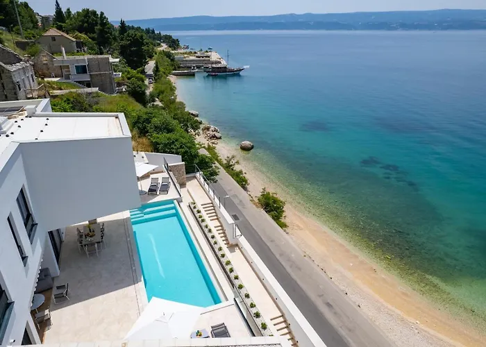 Seafront Nina With 5 En-suite Bedrooms Villa *