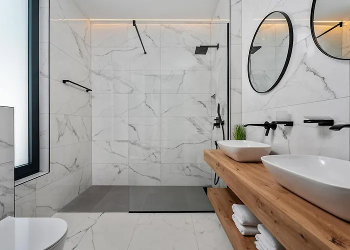 Seafront Nina With 5 En-suite Bedrooms Villa