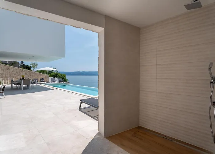 Villa Seafront Nina With 5 En-suite Bedrooms *