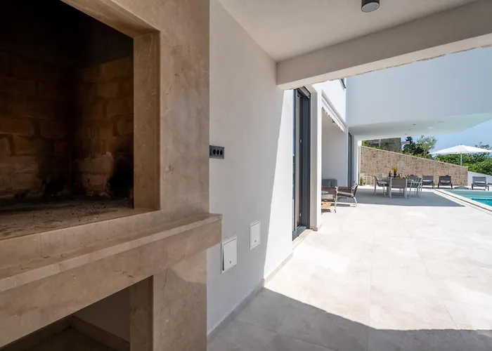 Seafront Nina With 5 En-suite Bedrooms Omiš