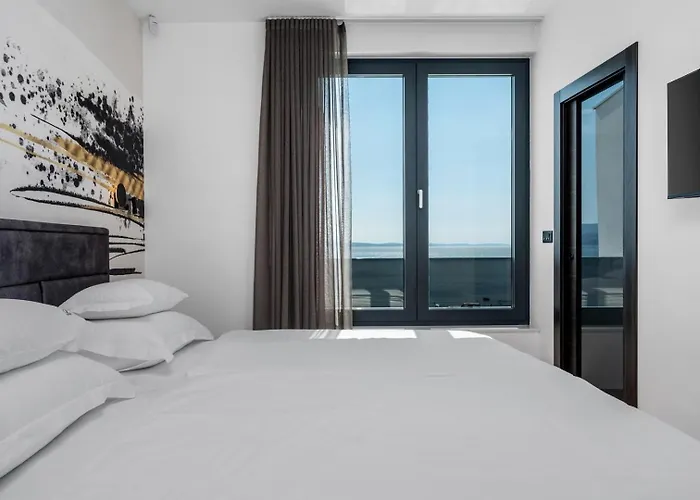 Seafront Nina With 5 En-suite Bedrooms