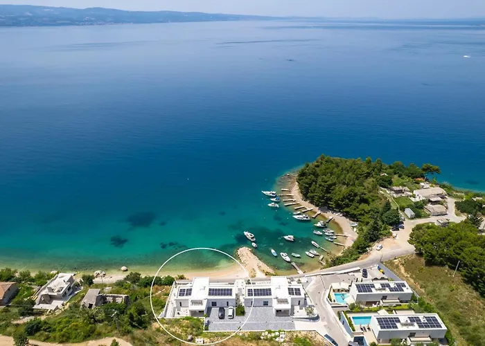 Seafront Nina With 5 En-suite Bedrooms Villa *