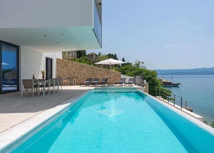 Seafront Nina With 5 En-suite Bedrooms * Omiš