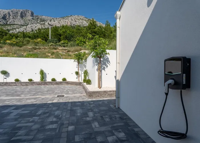 Seafront Nina With 5 En-suite Bedrooms