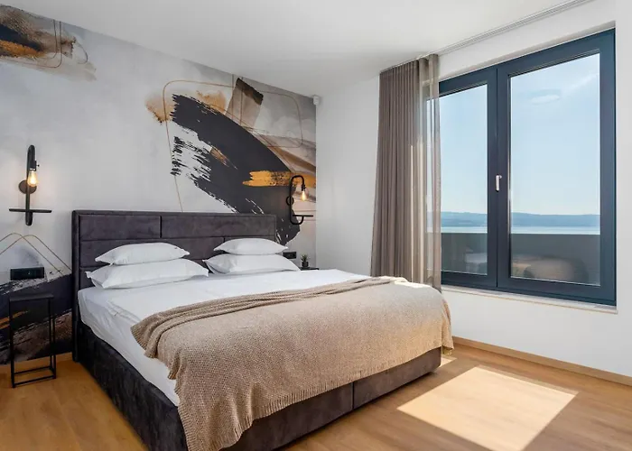 Seafront Nina With 5 En-suite Bedrooms * Omiš