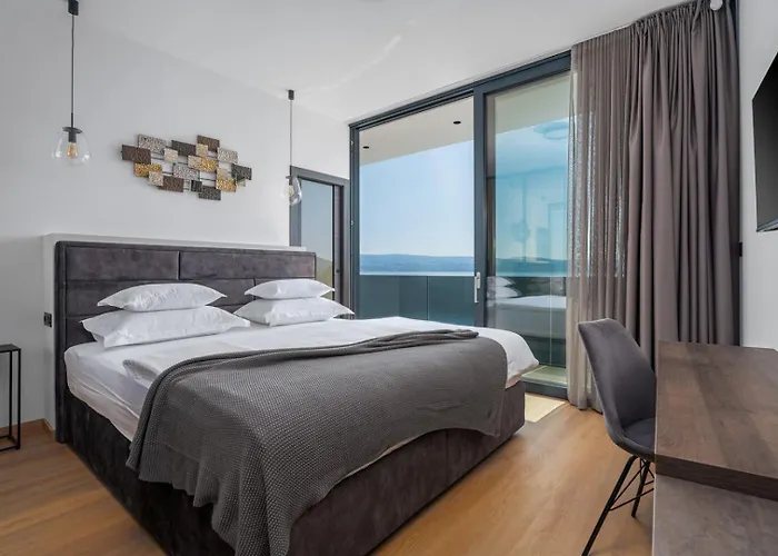 Seafront Nina With 5 En-suite Bedrooms Villa *