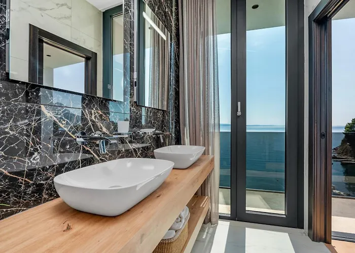 Seafront Nina With 5 En-suite Bedrooms Omiš
