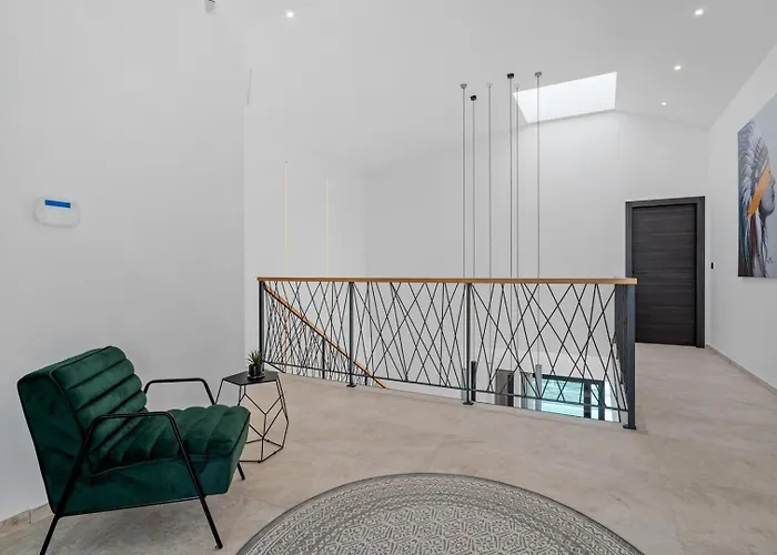 Seafront Nina With 5 En-suite Bedrooms Villa